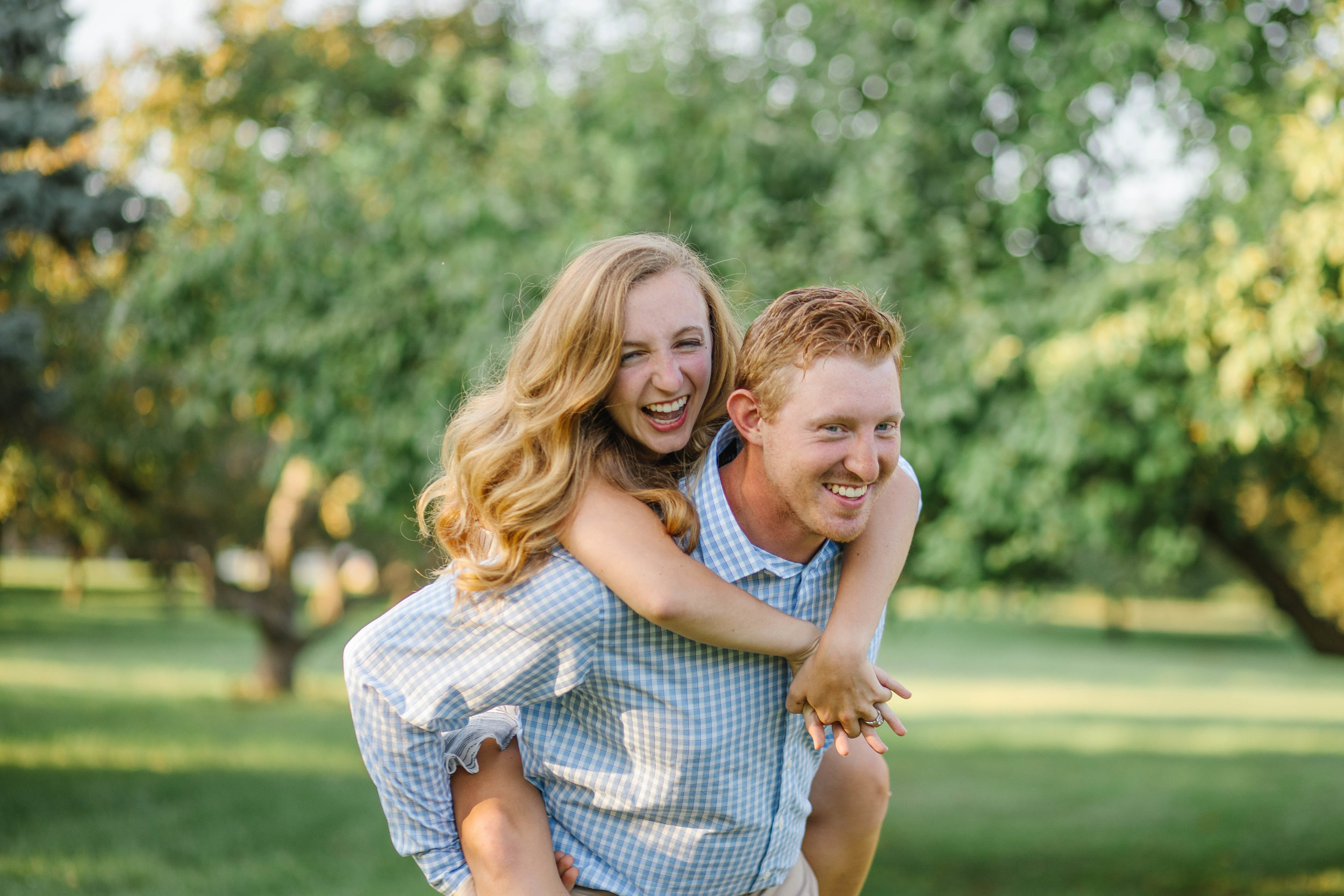 piggy_back_engagement_photos_pose_ideas