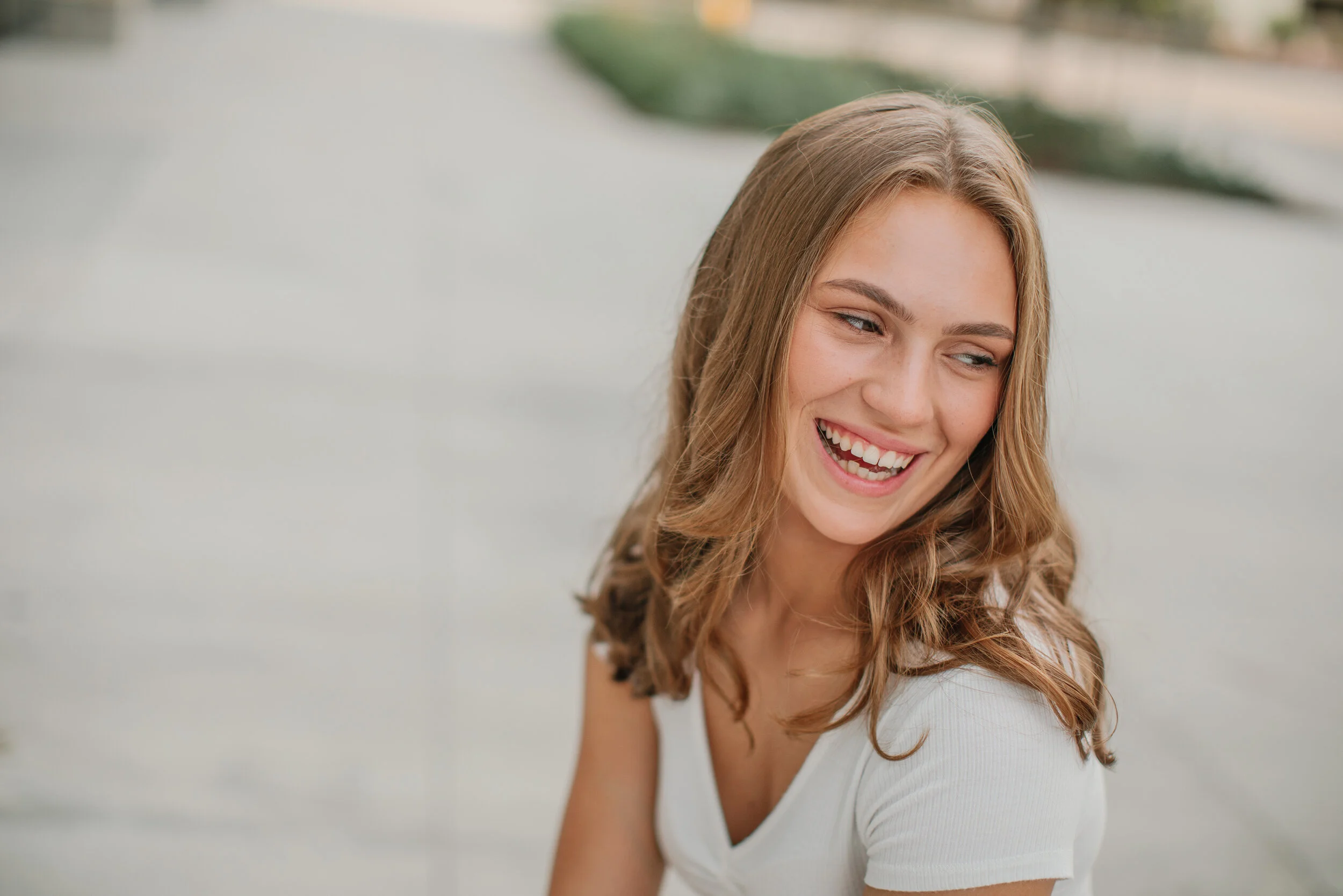 cute senior laughing senior photos
