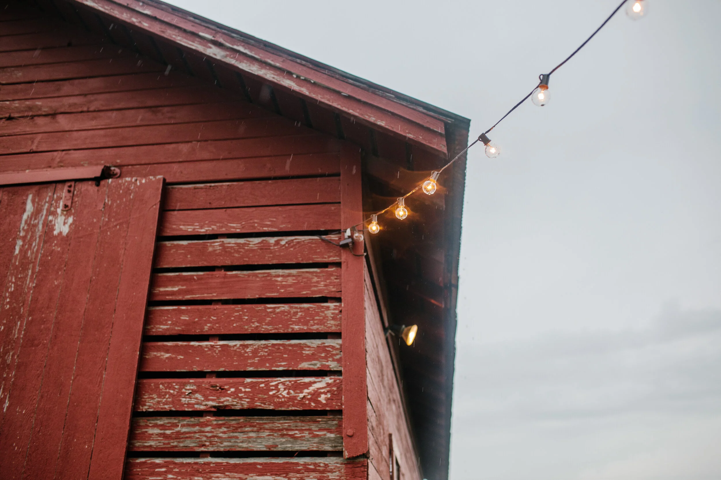 barn wedding decor