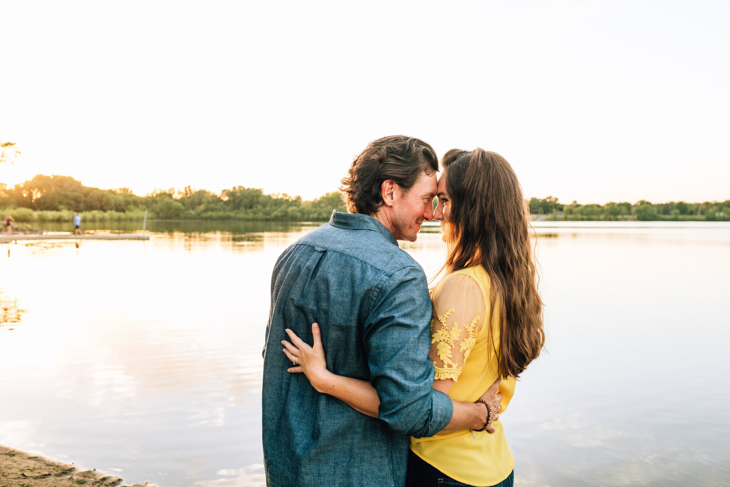 ENGAGEMENT PHOTO IDEAS DES MOINES IOWA WEDDING PHOTOGRAPHERS