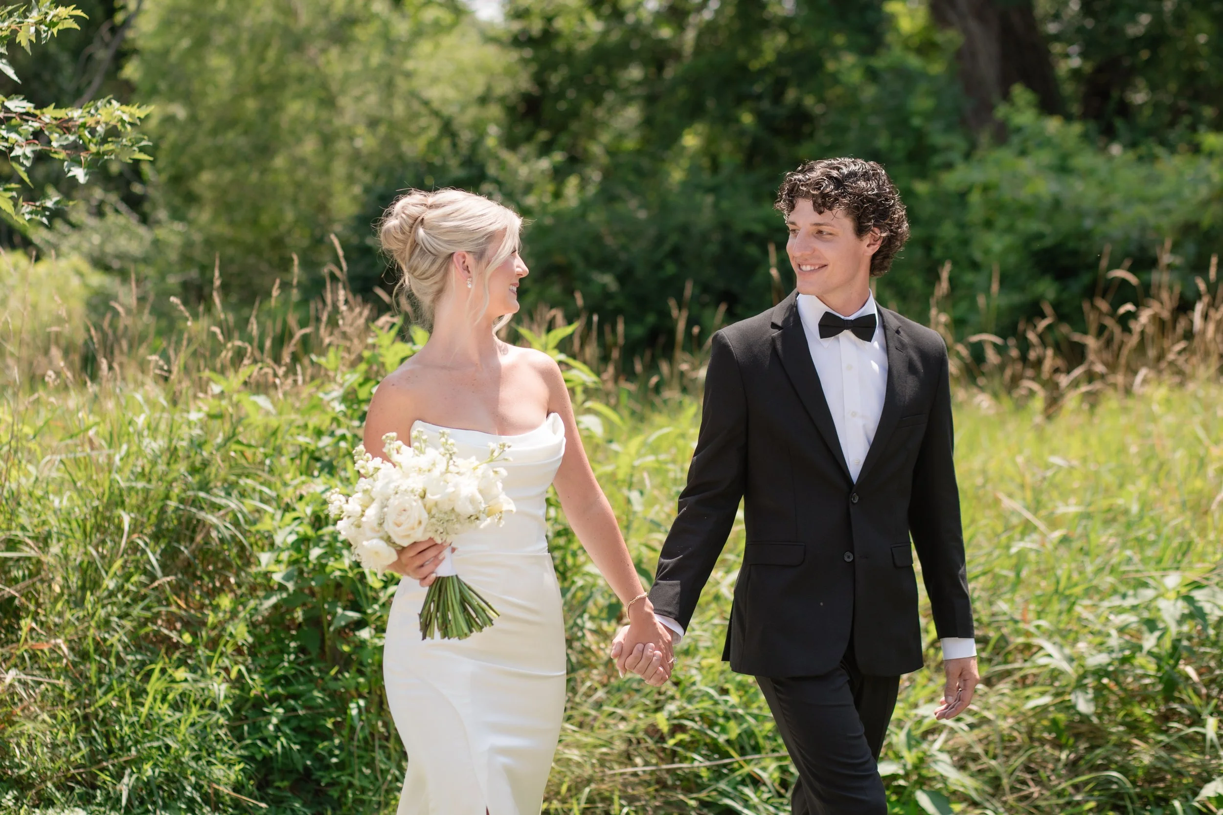 busy-bee-wedding-photographer-iowa-26.jpg