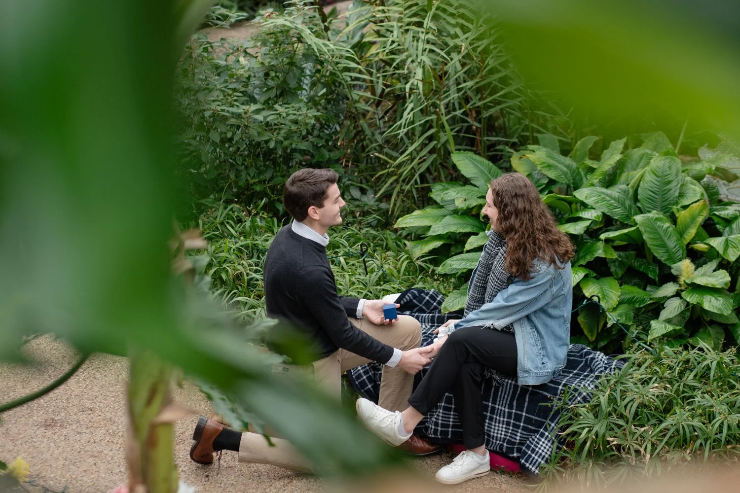des-moines-botanical-gardens-proposal-photographer-8.jpg