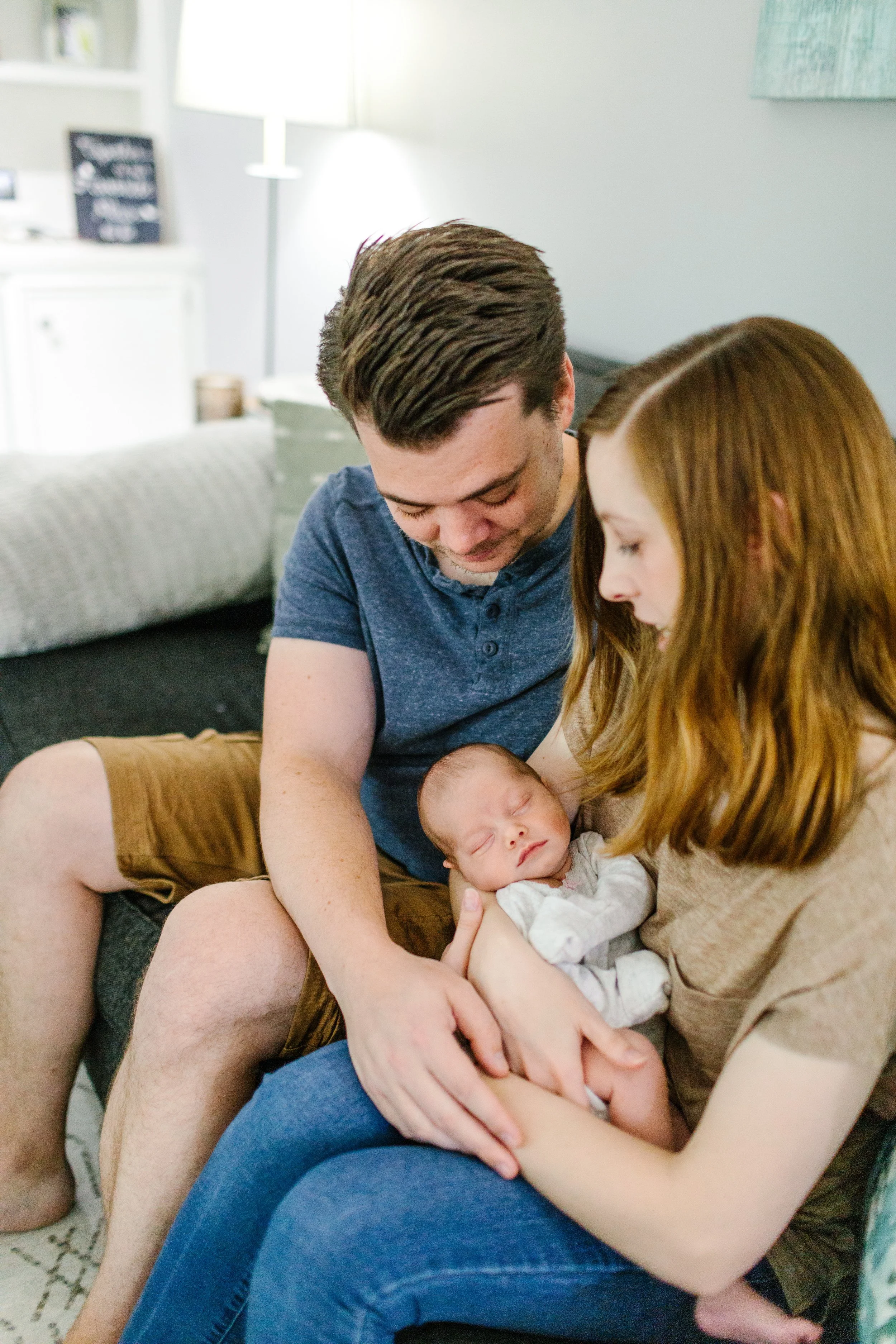 des moines iowa newborn held by parents in home photography