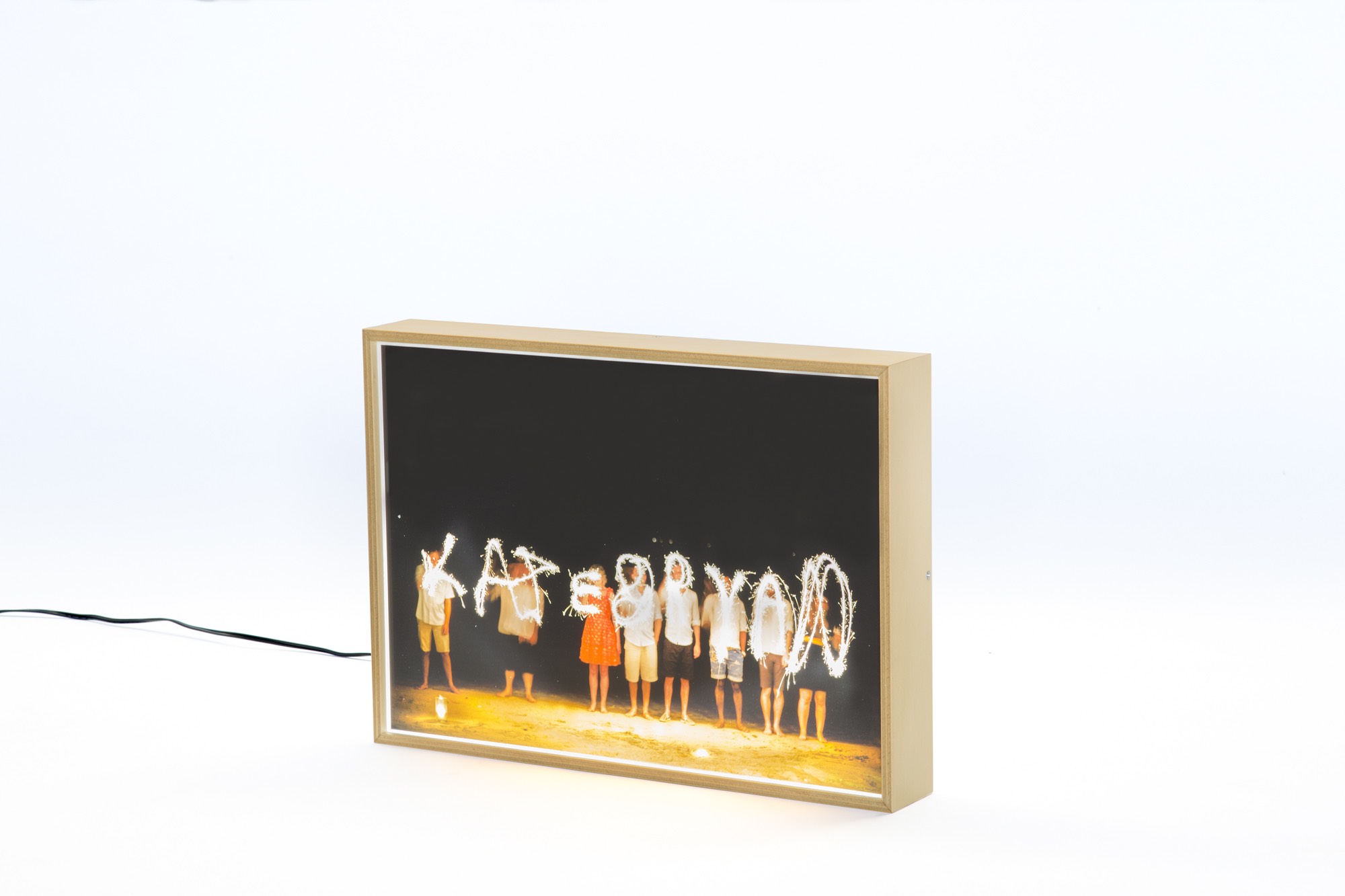VSP_Kachet_lightbox_angle.jpg