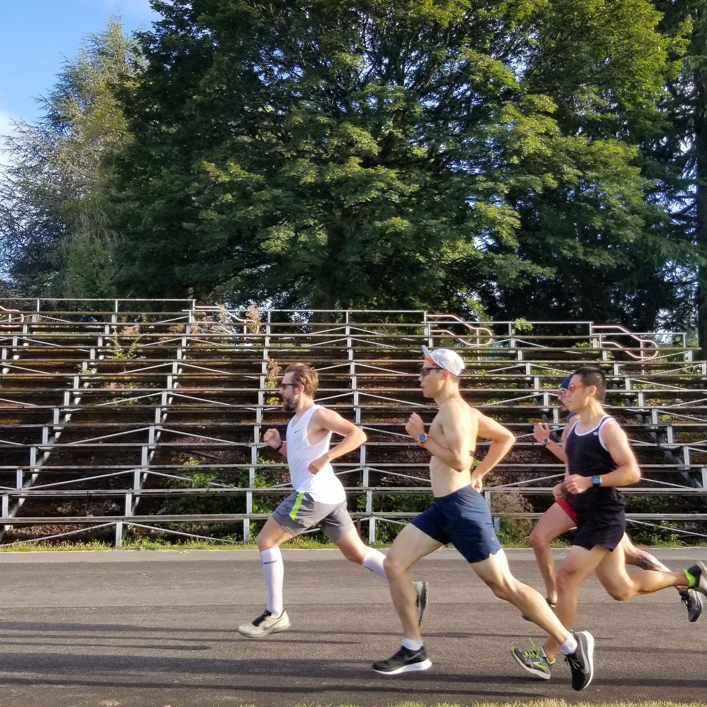 Track Tuesday - read until the end
Hello everyone. Weekend recap. Sarah Charrouf ran the Calgary Marathon in 3:23 for a new BQ and very close to her PB in her hometown! Closer to us, Happy Trails leader David Bandiera finished 3rd at the inaugural V