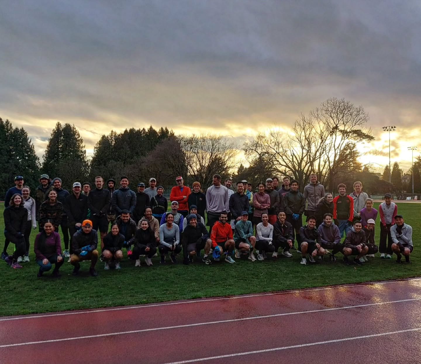 Daylight Delight! Fact: starting and finishing a workout in Daylight immediately boosts morale, improves performance, and makes everyone run faster! So good! Bonus for no rain, no snow. So it was pretty much the perfect Track Tuesday 🌞 

Thank you a