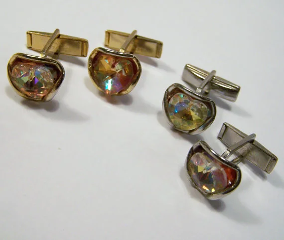 You can purchase these vintage cuff links for $18.99 from GretelsTreasures .
