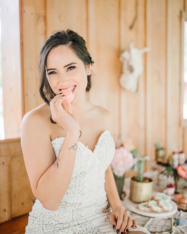 When @papahaydnwedding is one of the vendors at your styled shoot 😋
(Swipe left to see all of the details)
Vendors:
Coordination: @mhpdx 
MUAH: @blossomandbeauty 
Rentals: @something_borrowed_pdx 
Dress: @charlottesweddings 
Florals: @scarlet_blooms