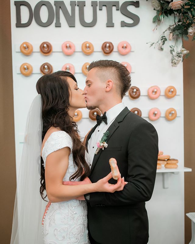 Happy National Donut day 🍩
(Swipe left to see the cutest donut proposal 😄🍩)