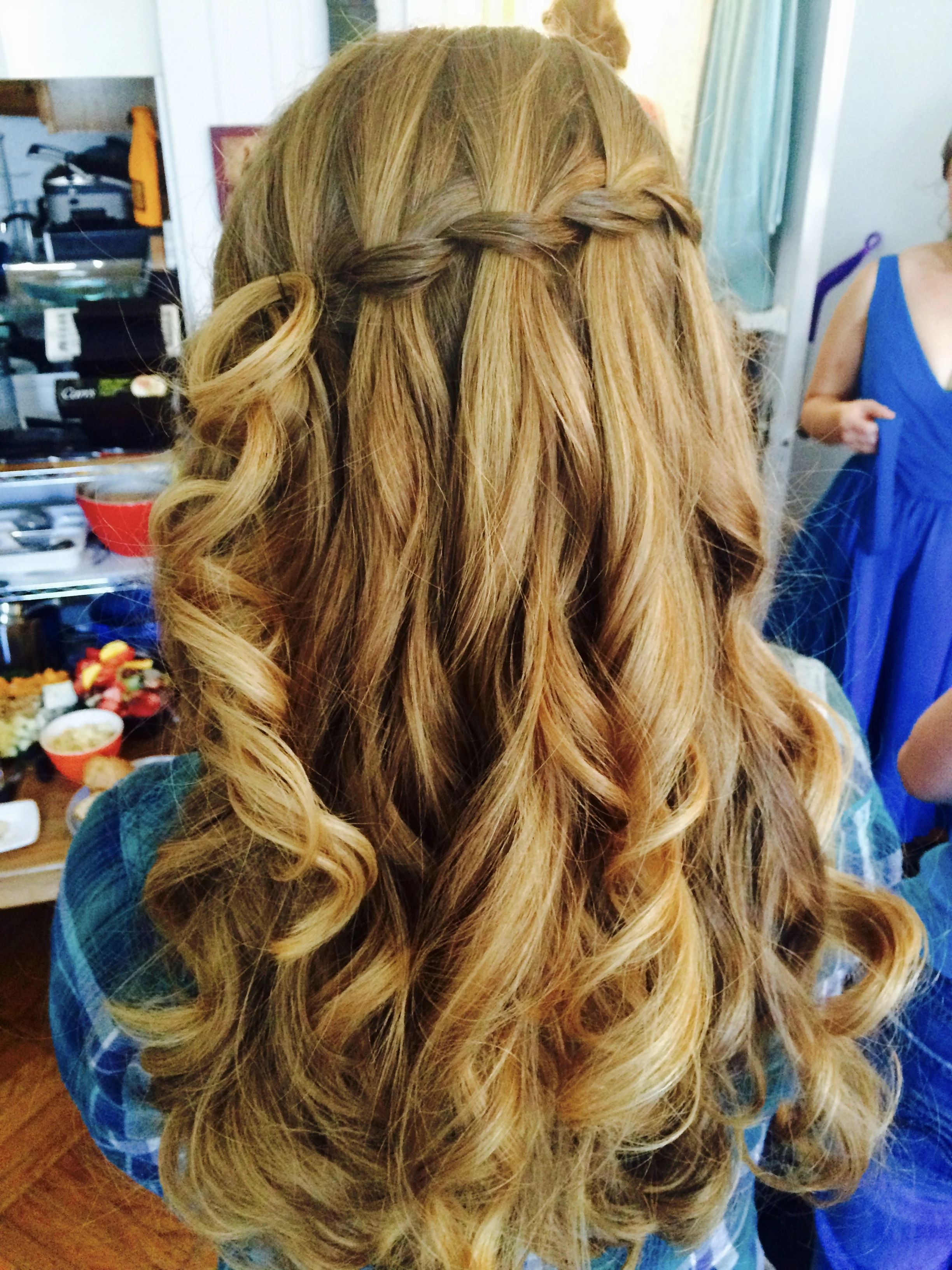 Extensions For the short hair bride that has dreamt of having that beautiful updo for her wedding day there is nothing stopping her from having it. Her stylist can put some extensions to good use and create such an exquisite look that nobody will know it’s not her own hair. For the wedding party theme that is designed around everyone having a similar hair style then this makes for a perfect solution. Everyone can have an updo that looks the same yet is different in its presentation.