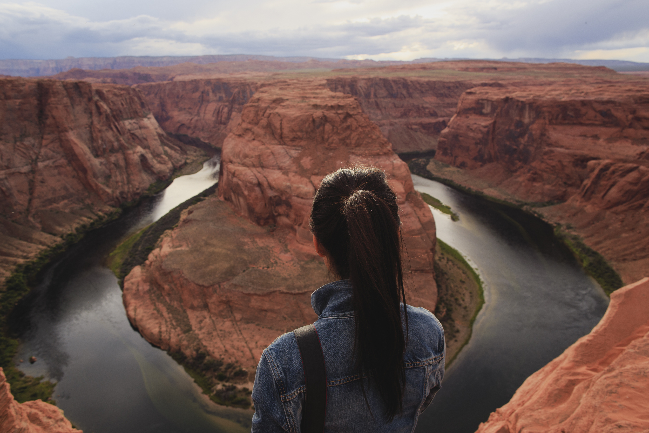 Overlooking Horseshoe Bend. Navajo territory. Page, AZ. Photo by Thosh. 
