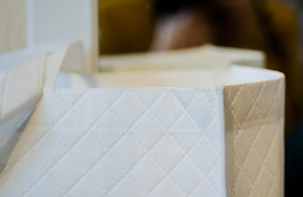 c-bags voor The Store // single cyclus ecologische draagtassen // PP non woven bedrukte draagtassen met ultrasonische stempel