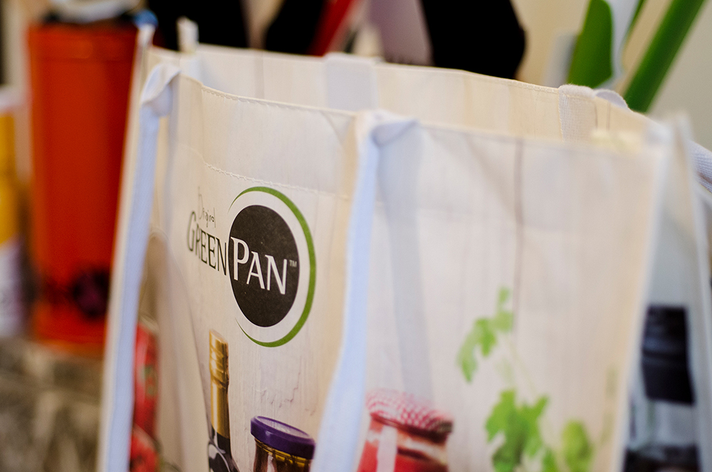 c-bags voor Green Pan // single cyclus ecologische draagtassen // PP non woven bedrukte draagtassen - kraft laminatie