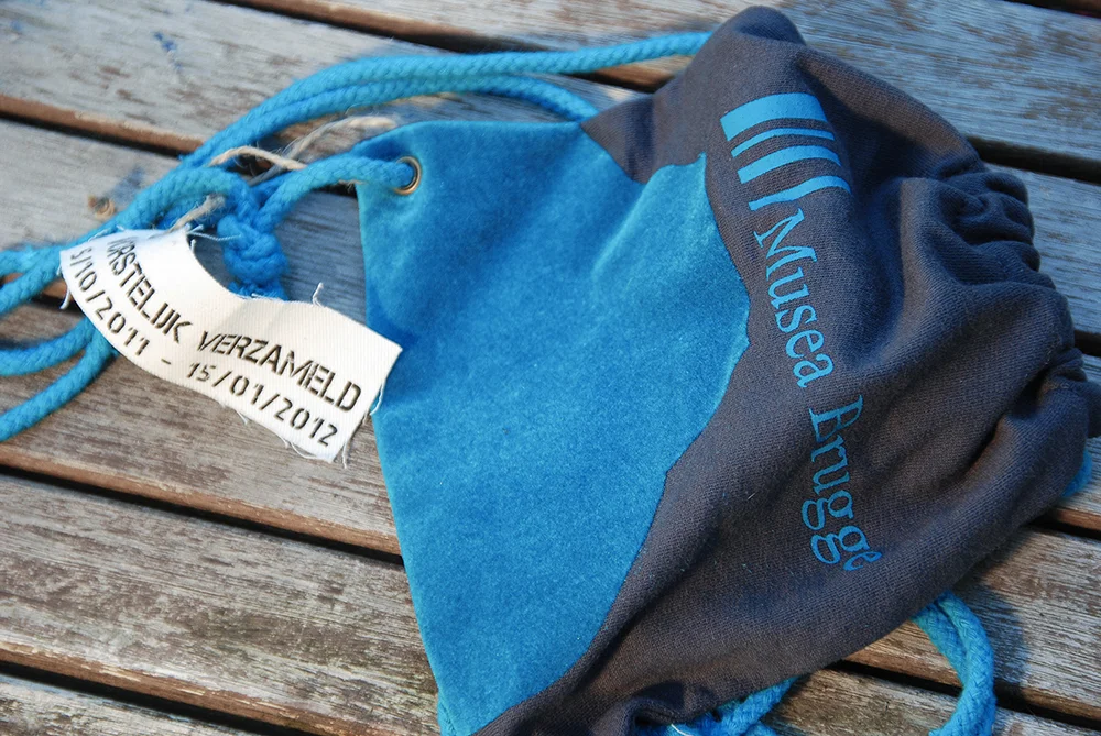 c-bags bedrukte draagtassen voor Musea Brugge // multi cycli ecologische draagtassen // katoenen stroptasje // betaalbare luxe draagtasjes