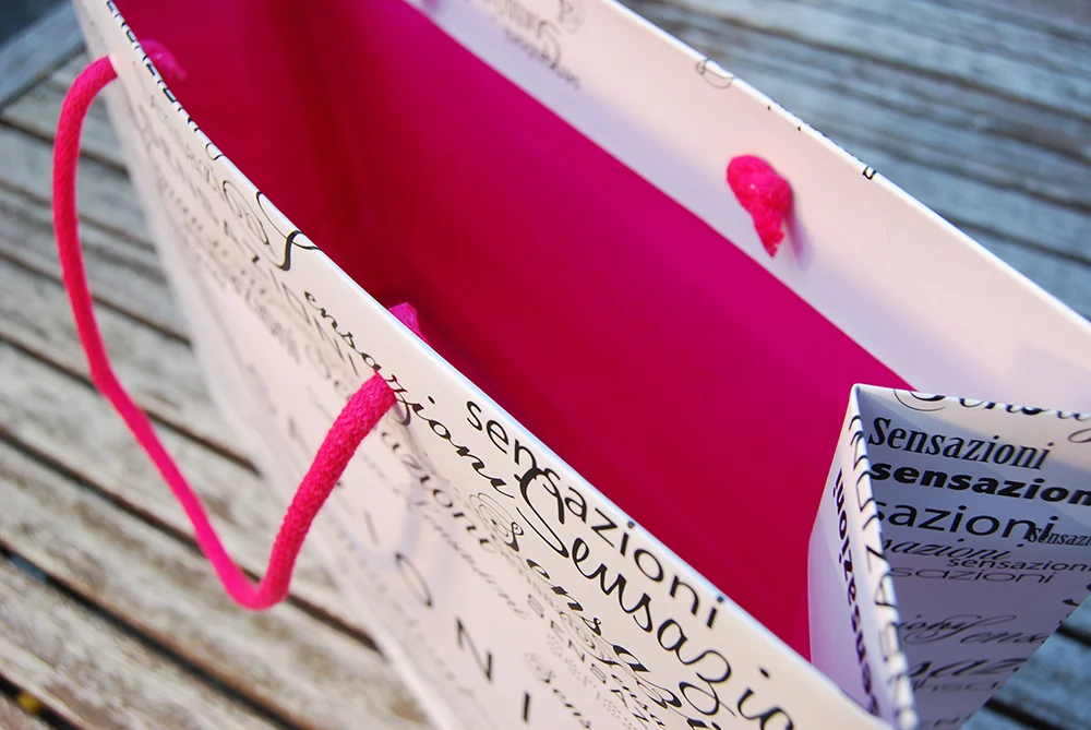 c-bags bedrukte draagtassen voor Sensazioni // multi cycli ecologische draagtassen // kraft papier // betaalbare luxe draagtassen