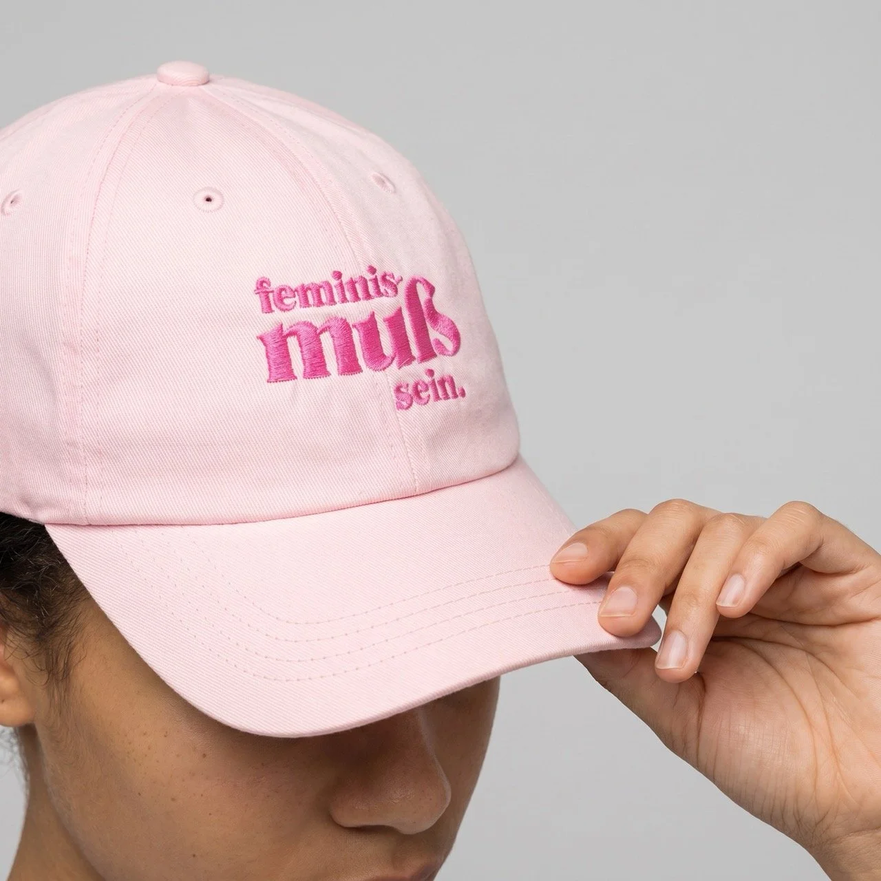 brunhilda feminismuss sein cap powder pink grey closeup.jpeg