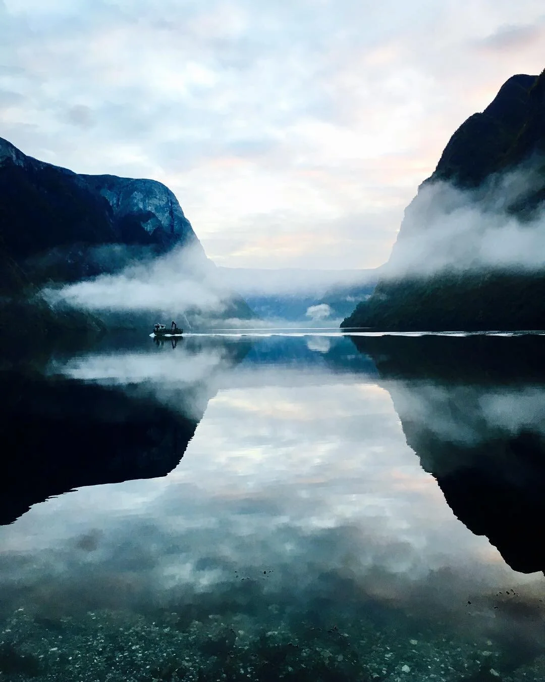 Chugga-lugging. That little boat collects sheep from the hills by picking them up with a big claw #funfact #norway #sheep #baaaaaaaa #relativelylittlefilter 🐑🏔
