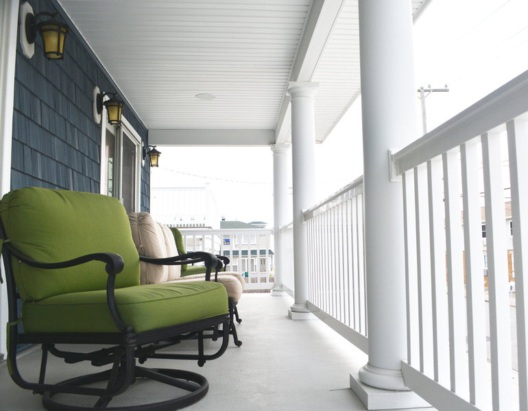 Beach House Deck Porch A&E Construction optimized.jpg