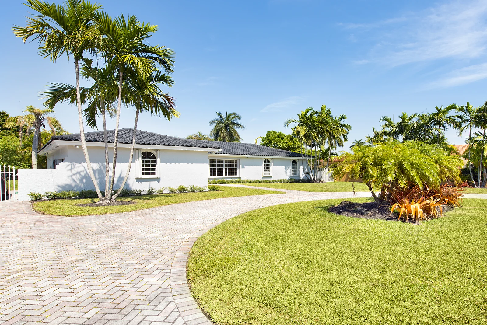 8579 SW 5th St-01.jpg