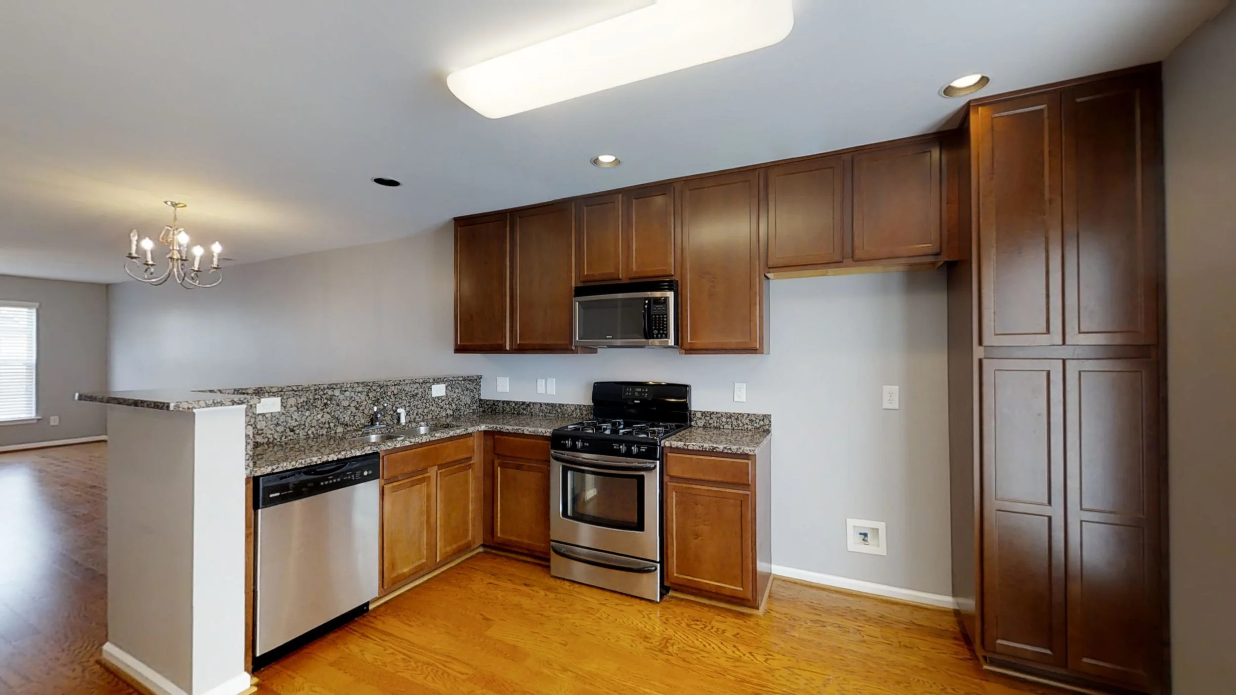 2133-Kedvale-Ave-10032018_011959.jpg