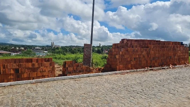 Walls going up …Northeast Brazil, Igreja Nova locatio