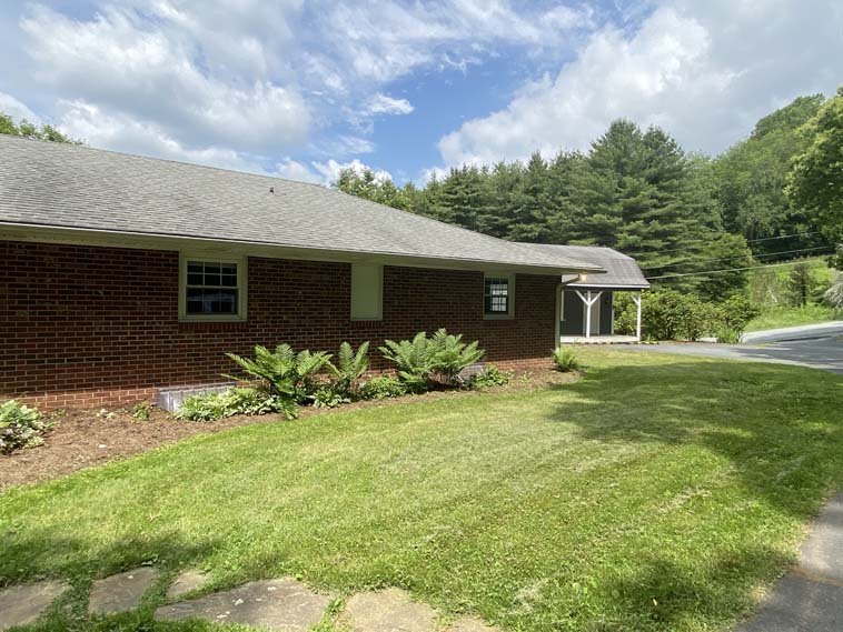 MLS 244100 • SOLD! Near downtown Boone, new open decks, privacy fence