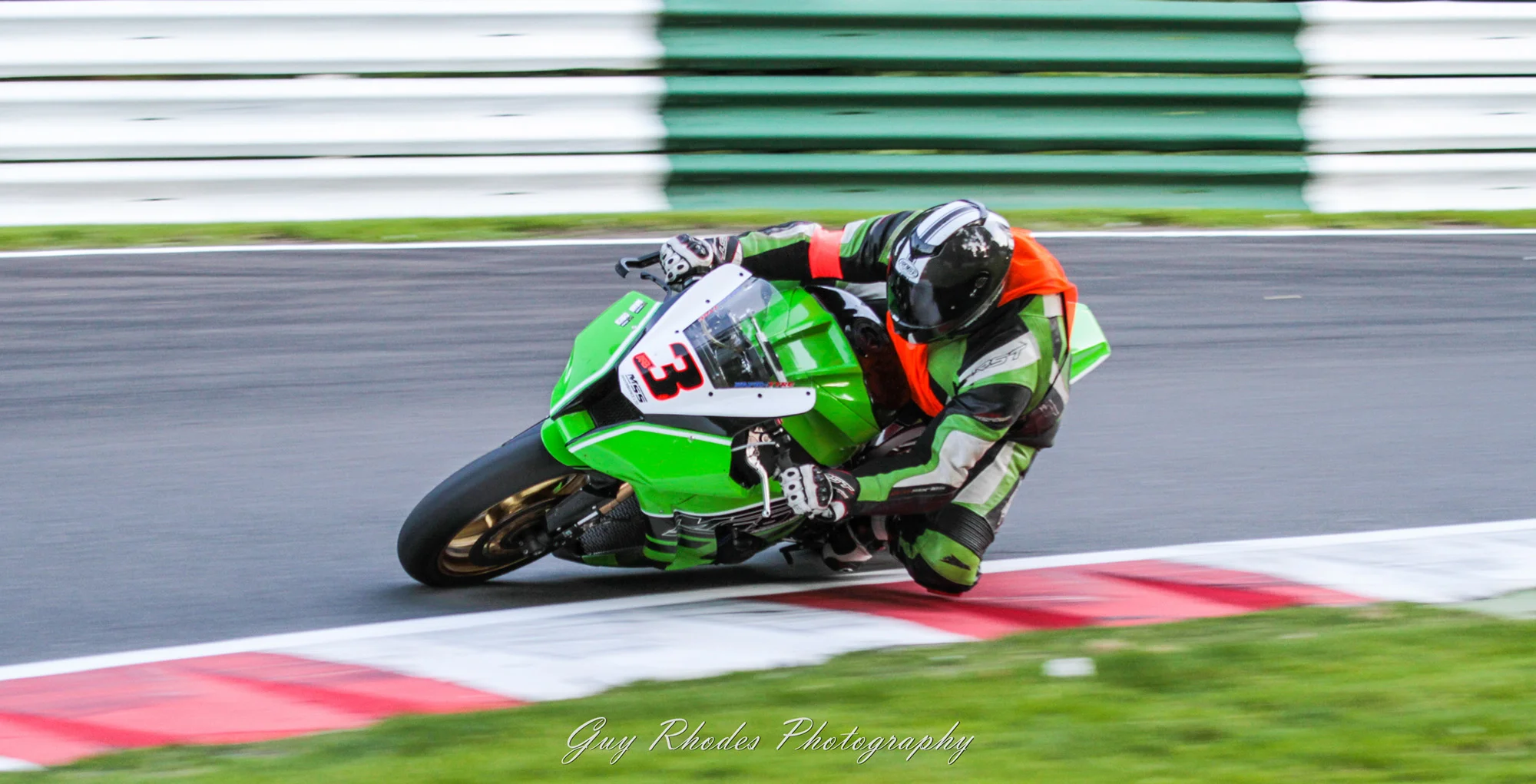 Feeling the Heat at Cadwell Park