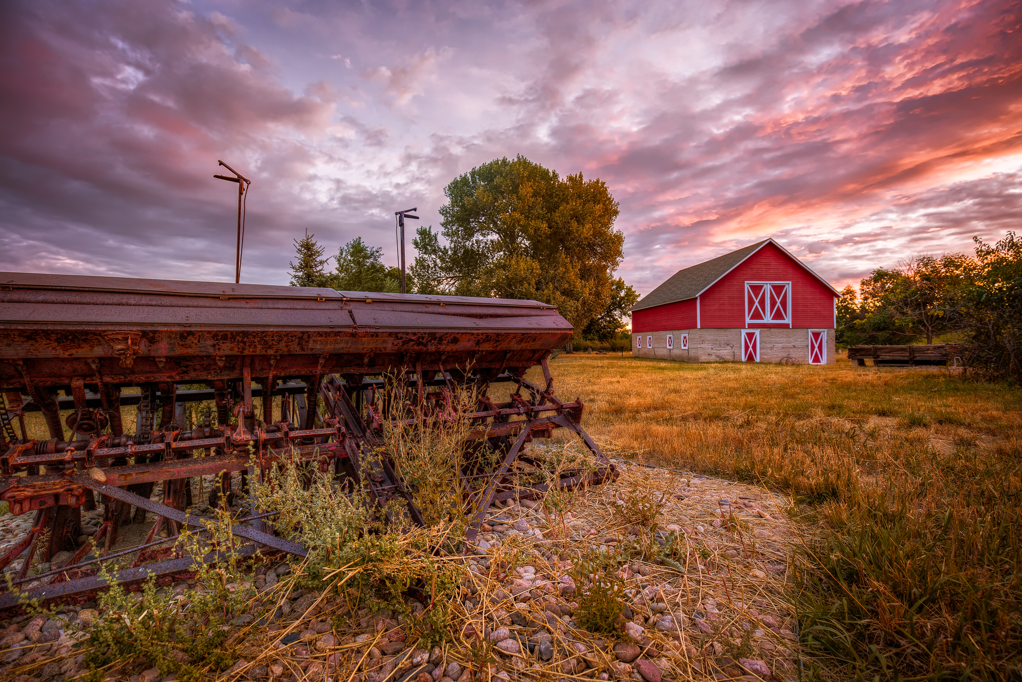 Coupled with the rising sun and the cloud cover, it really made for a colorful morning. (5) bracket HDR 16mm@f/5.6 ISO 400 
