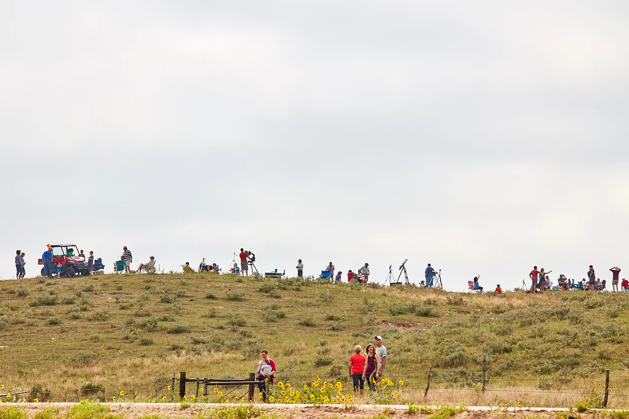 We weren't the only ones here and many had the same plans as us. 1/400s * f/8 * ISO 100 * 200mm