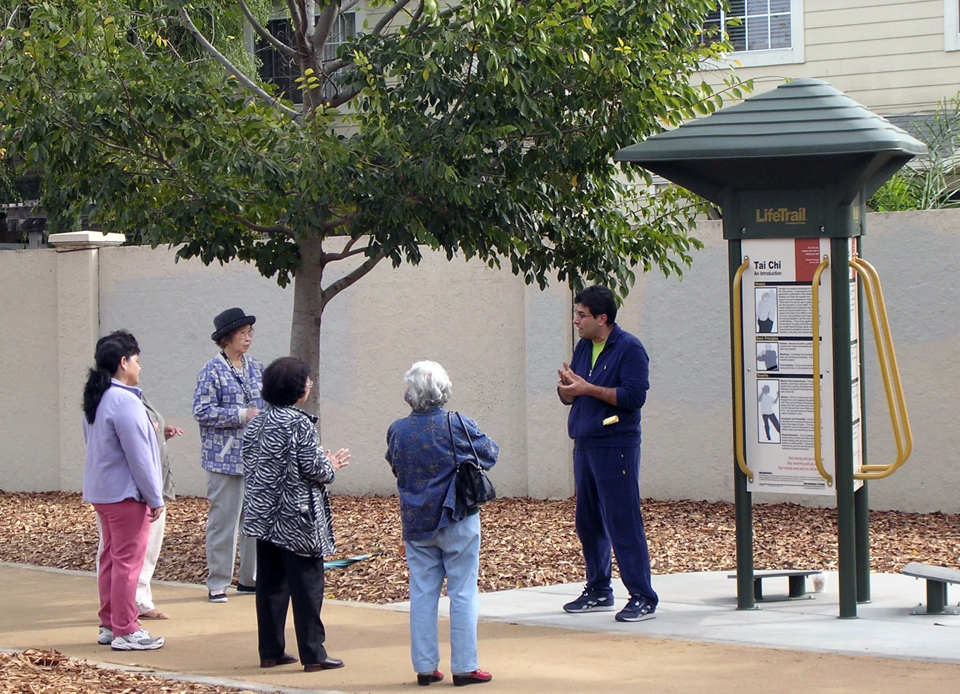 LifeTrailStation_Group.jpg