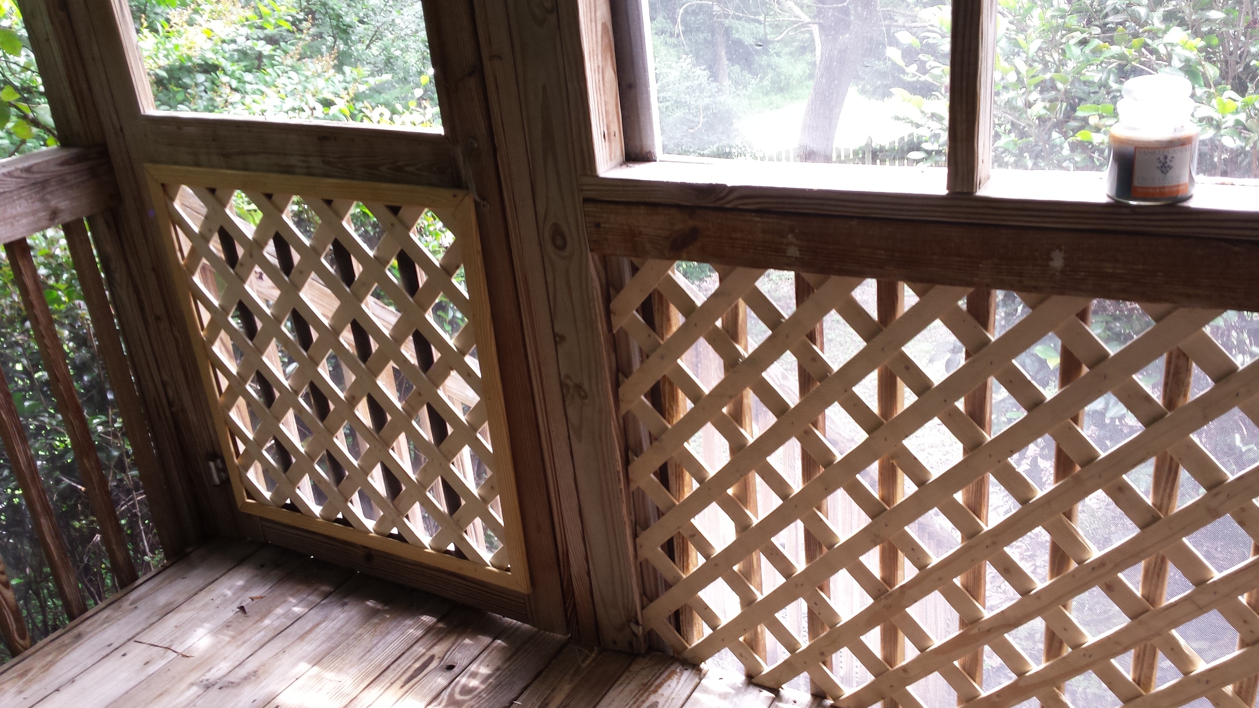 Lattice to keep cats on the deck