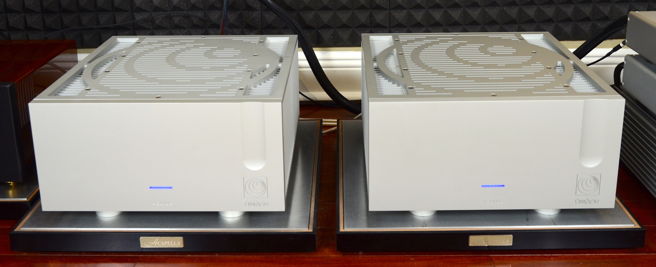 Ypsilon Aelius Amps  - 1.jpg