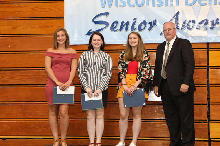 2018 Senior Awards Ceremony20180516_0 (9).jpg