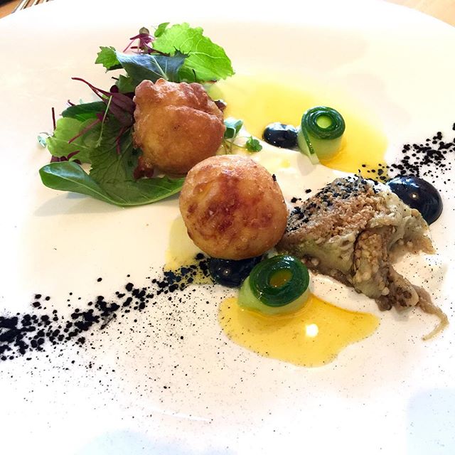 Mild Karoo cheeses beignet, burnt Aubergine, Huguenots fritter, charcoal mayo, cucumber, gomasio, coriander. Paired with Doolhof Lady in White 2010. Ratings Meal 8/10 and Wine 8/10. Much better pairing the body and hint of oak paired well the smokey character of meal.