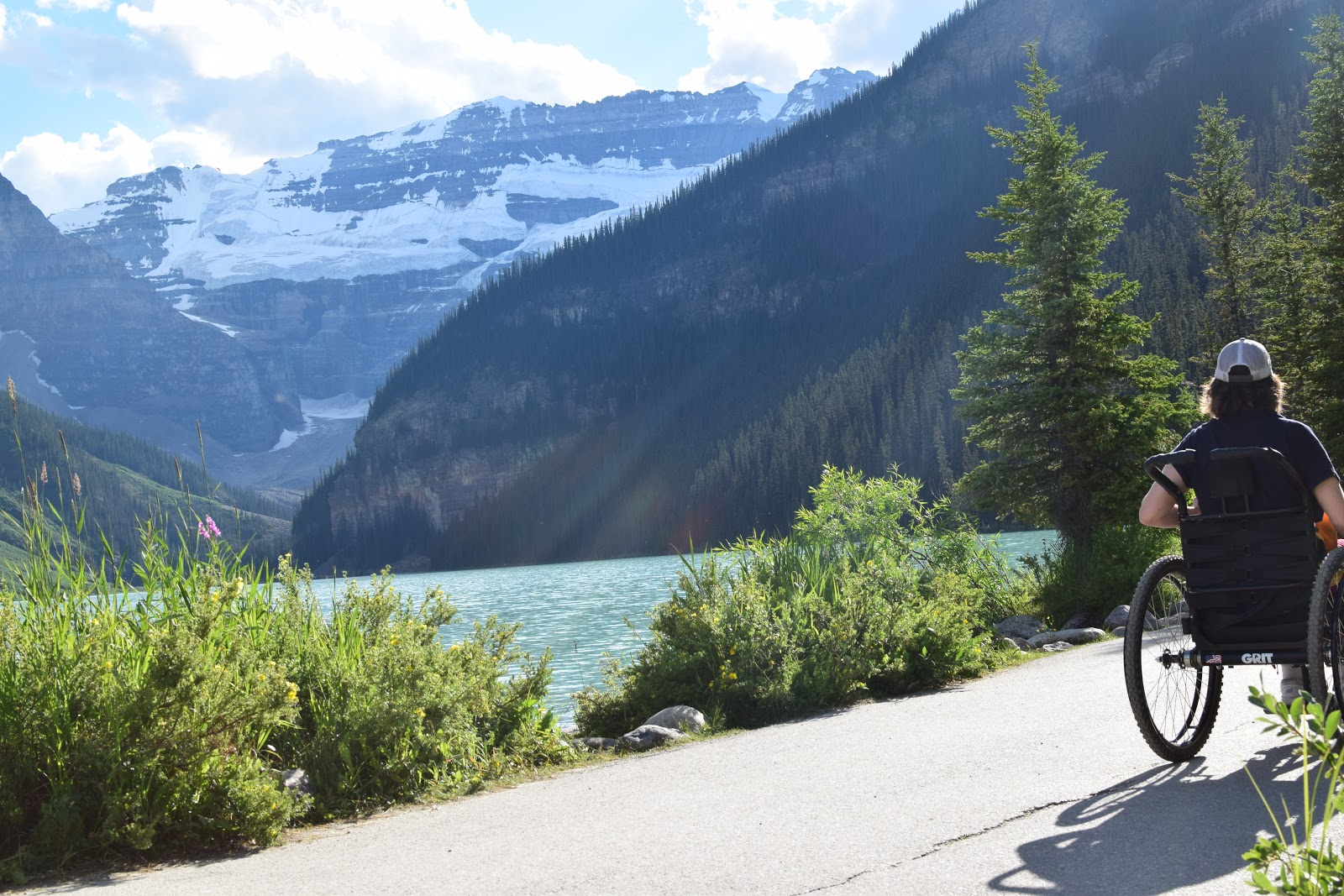 Beginning of the Lake Louise Lakeside Trail