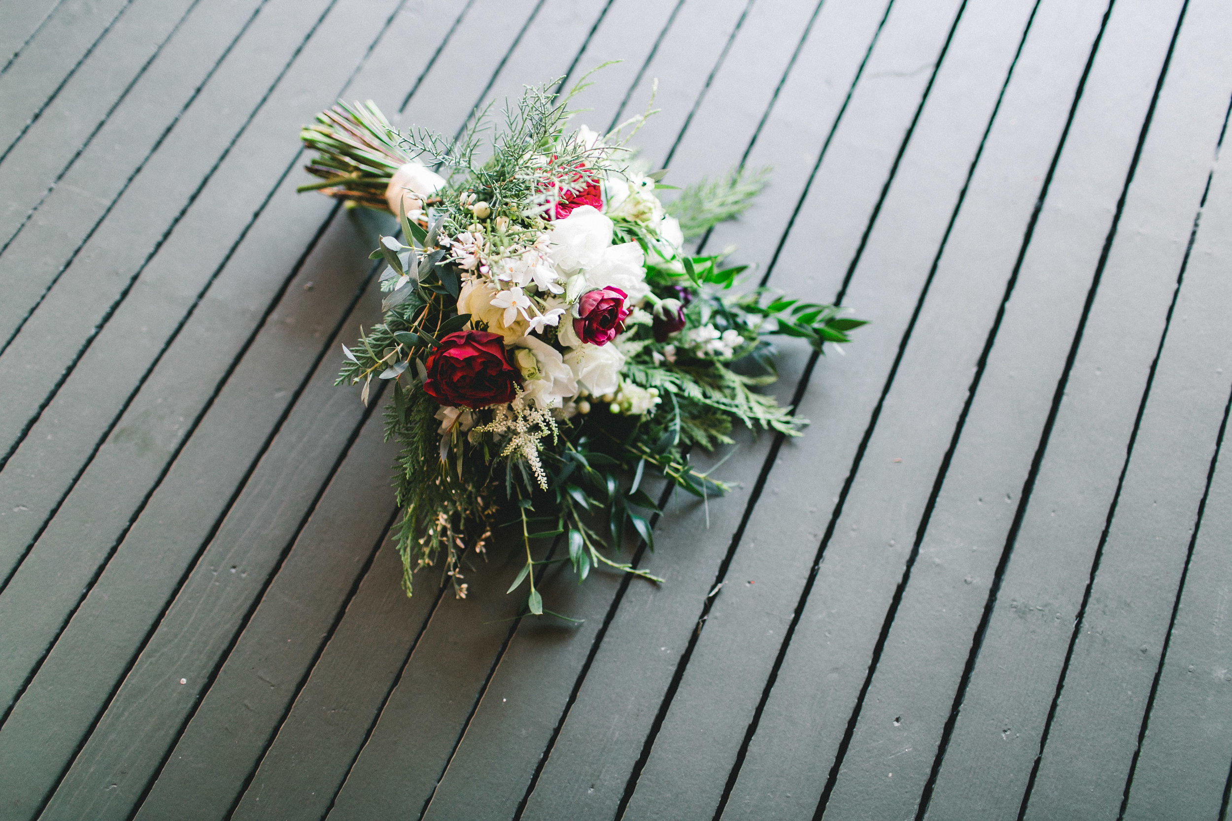 WinterWoodlandWeddingFieldAndFlorist