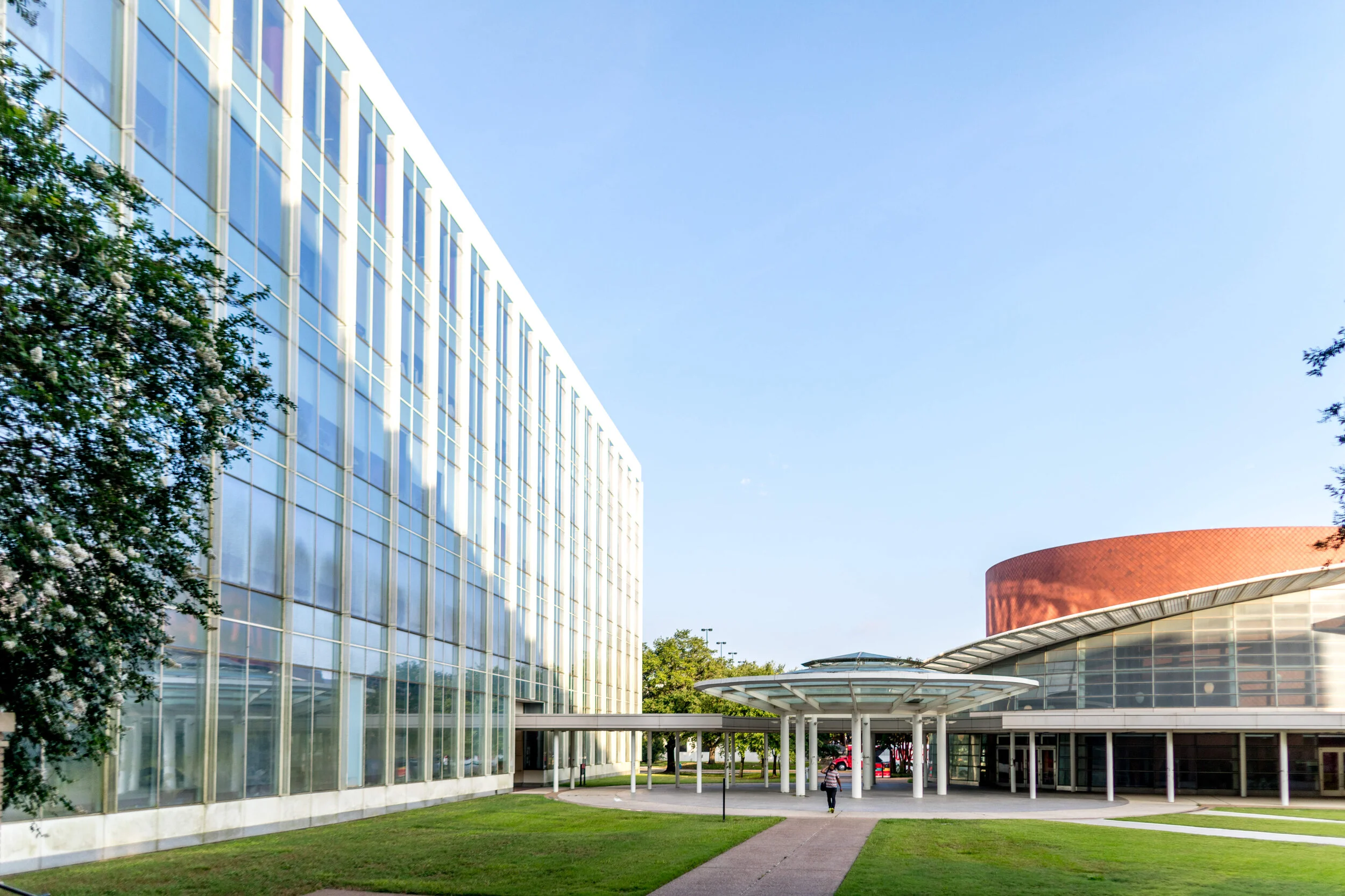 MARCOM_Buildings_CampusBeauty_19JUN19_00076.JPG