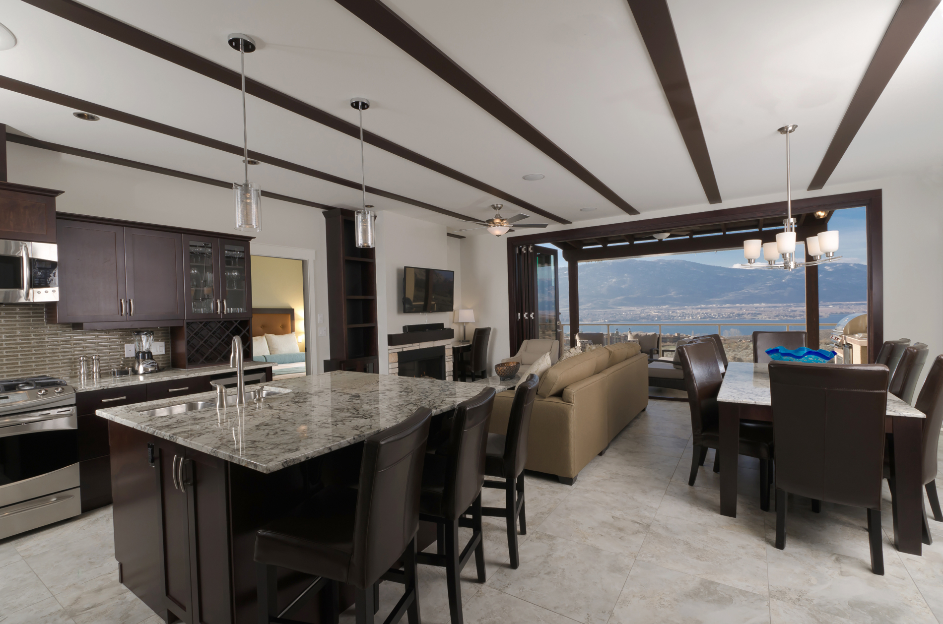 Dining - spirit ridge residences - web.jpg