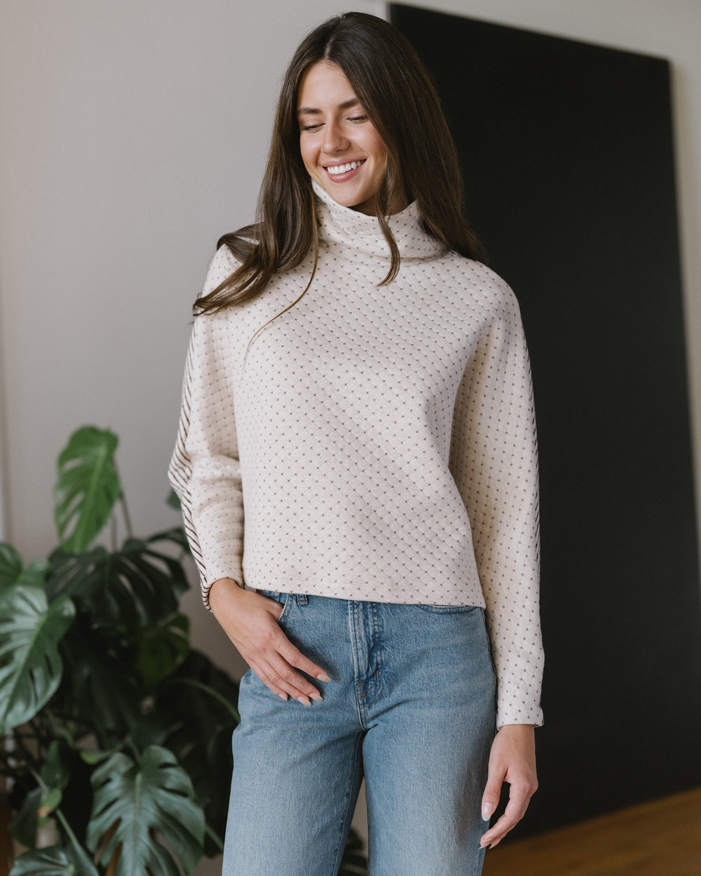 Quilted (Striped Back) Dolman cozy vibes&hellip; now available online in the oat/brown color way. Available online in XS/S, M/L, XL/XXL. Made in Chicago❤️. *shop link in profile

Photos @naanod.jpg 
Model @caleighvalentine