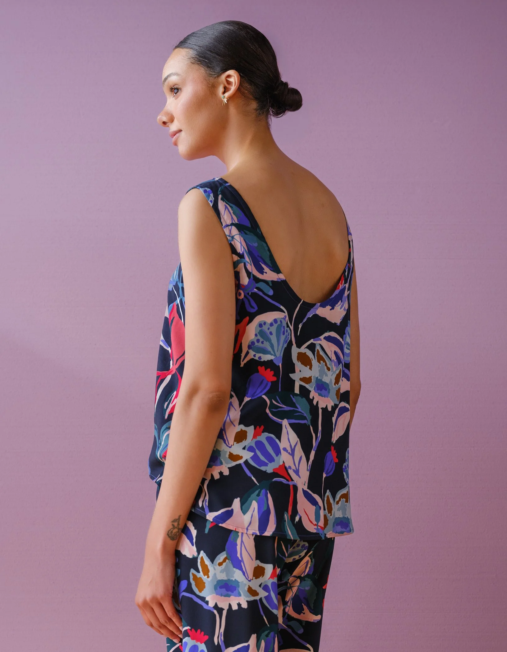 ANGIE TOP BY SOPHIA REYES MIDNIGHT/RUBY FLORALS