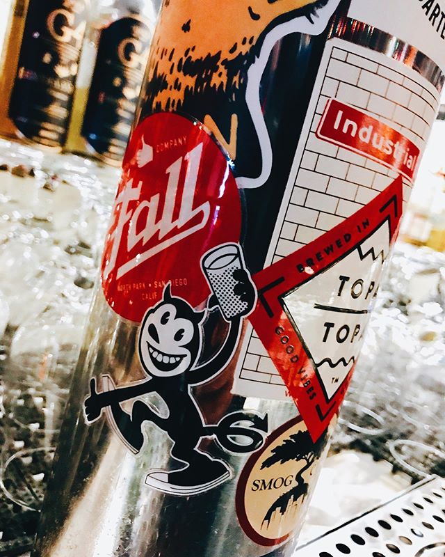 🍻 Currently on tap
*Fall Plenty for all Pilsner
*Topa topa Solitude Equinox IPA *PizzaPort Jetty IPA *Madewest Pale Ale
*Fremont B-Bomb bourbon brl aged
w/coconut
@fremontbrewing
@madewestbeer
@pizzaportbrewingco
@topatopabrewingco @fallbrewingcompany
#drinkfreshbeer#localdive