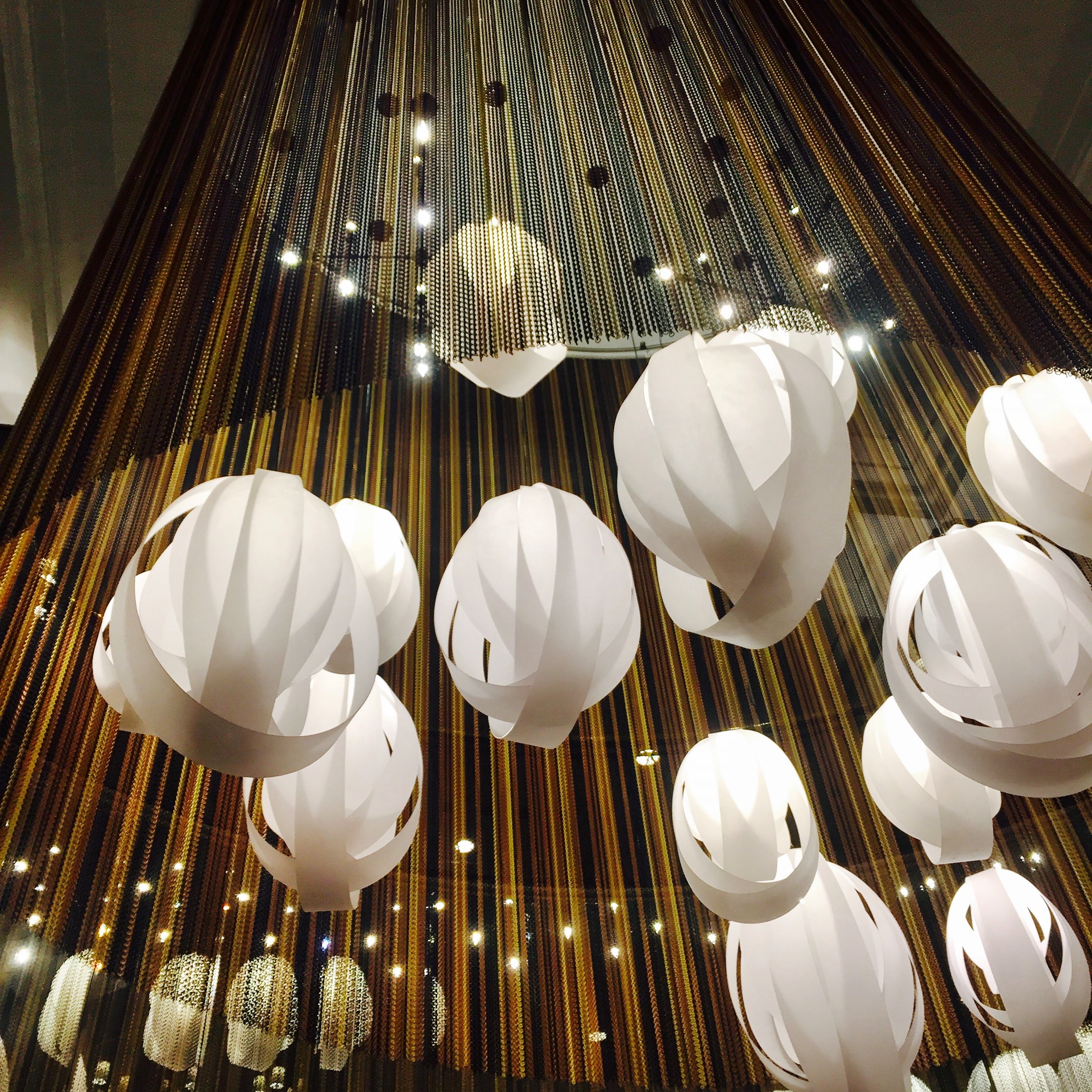 How amazing is this light decor in the center of the hotel? Seriously so pretty!