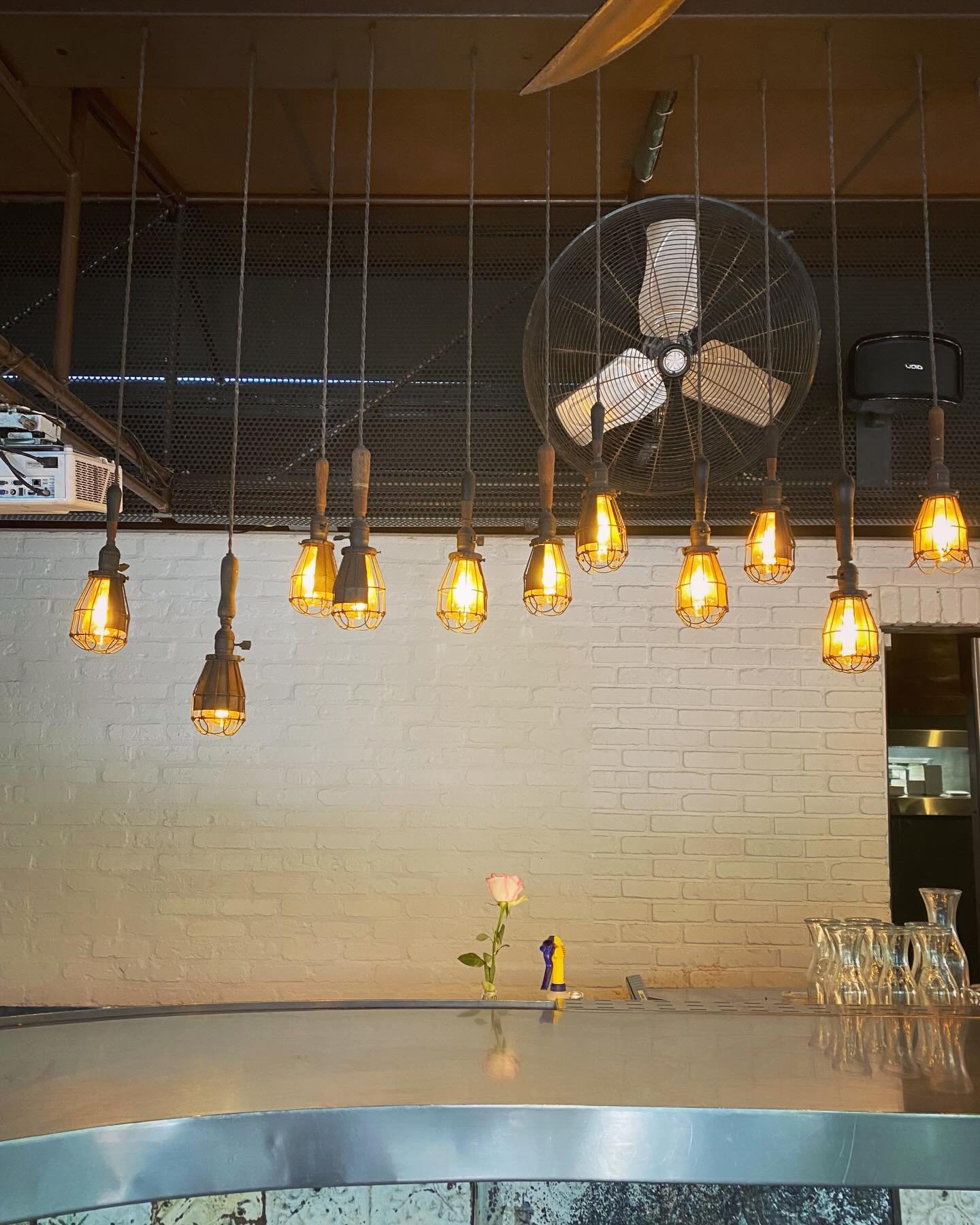 Recent #inspo out and about in Coconut Grove&hellip; I love the distressed walls, unique tiles, exposed bulbs, murals, kitschy nooks, peacocks.  And of course the nuevo ceviche at @jaguarrestaurant is a must when in town! #artistlife #theartistseye #