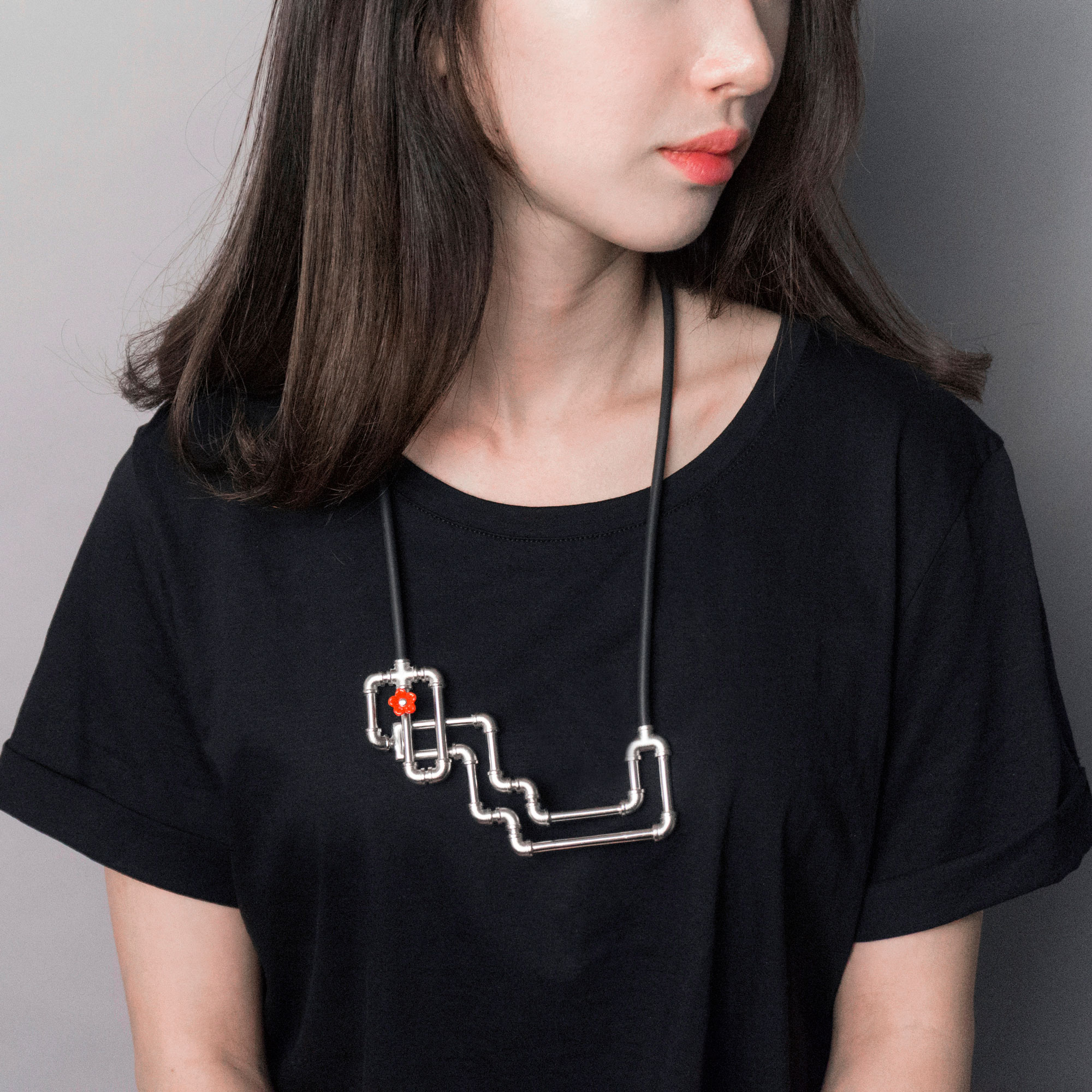 JINA_SEO_SteppedNecklace_2015_Model.jpg