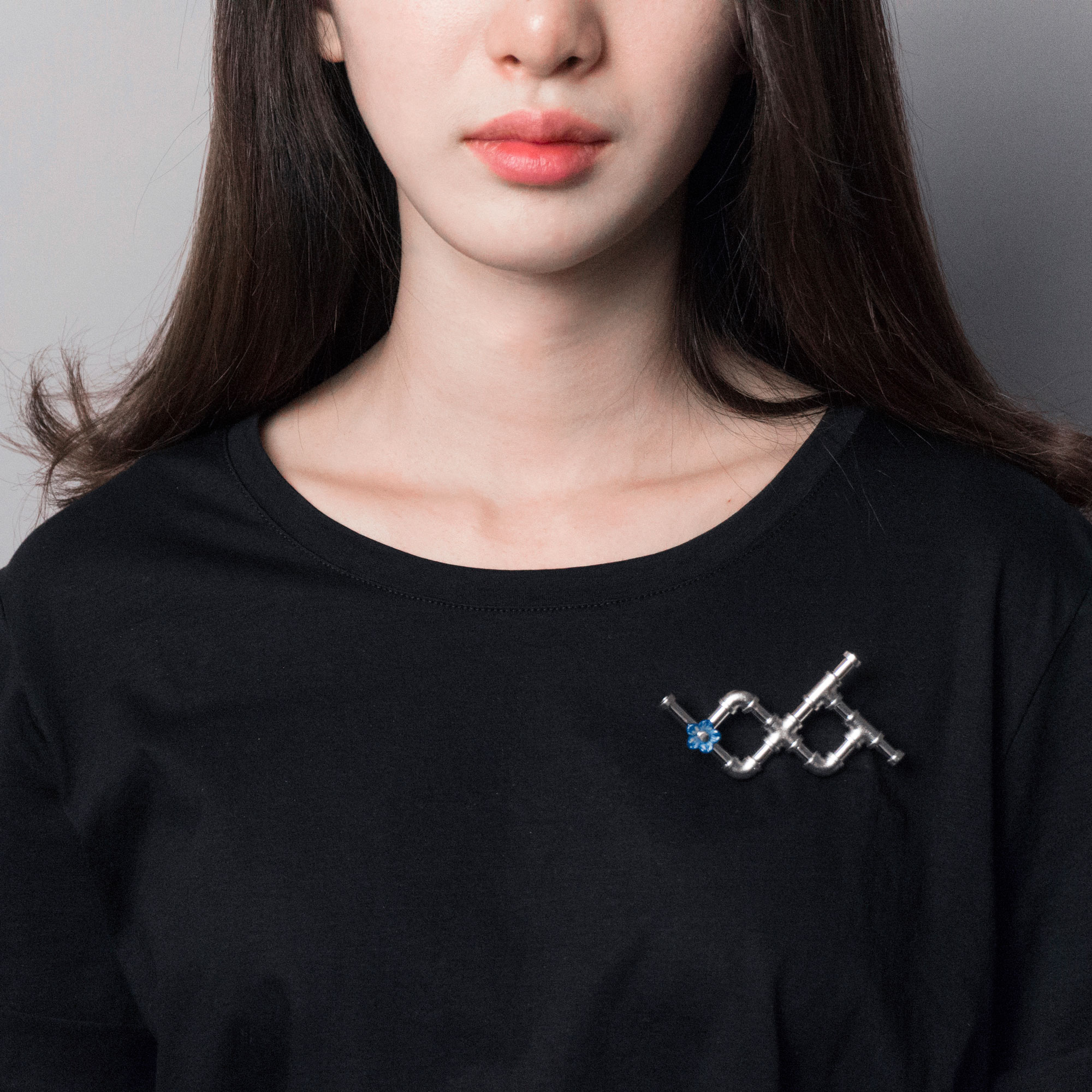 JINA_SEO_TwoSquareBrooch_2015_Model.jpg