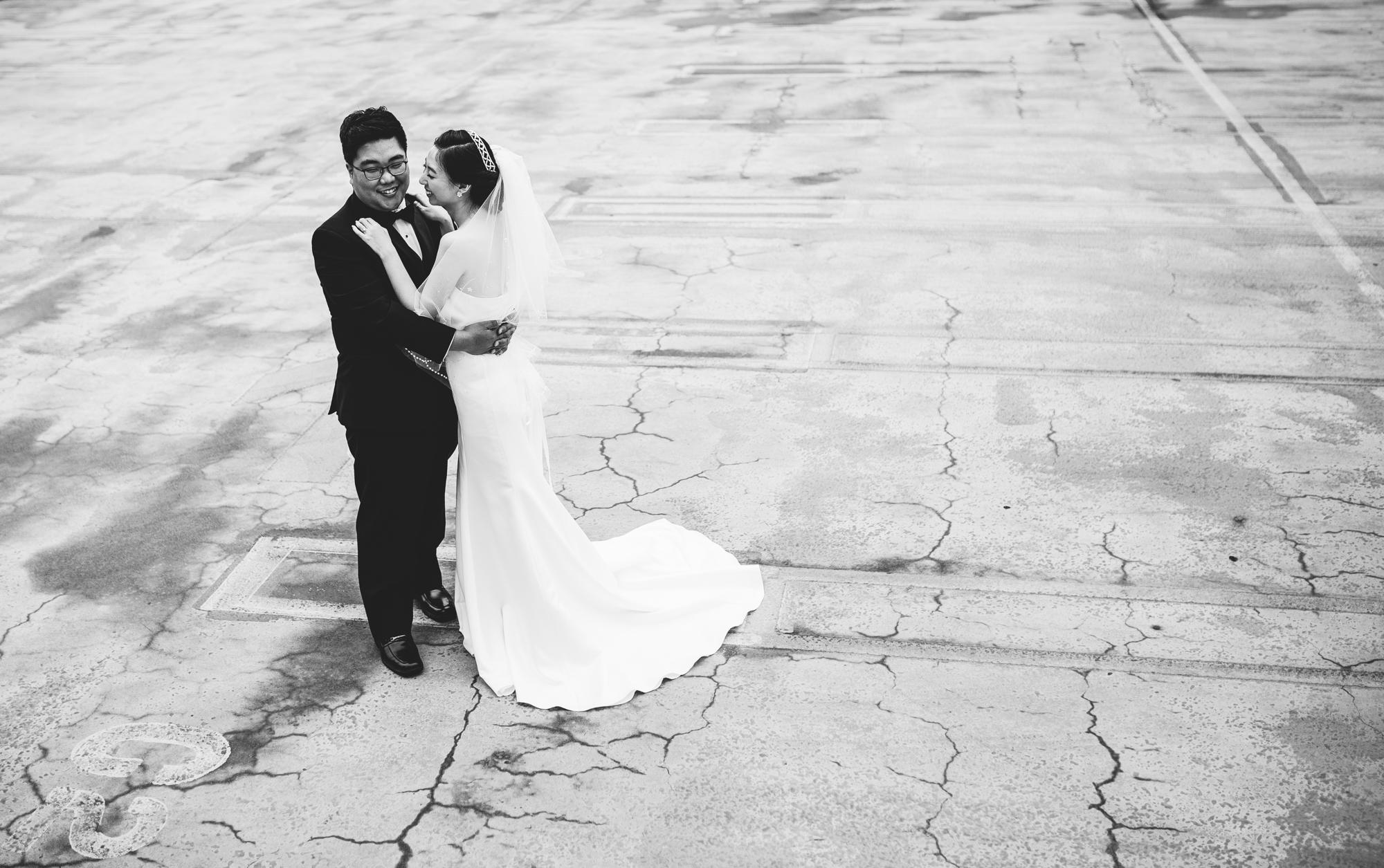 ©Isaiah & Taylor Photography - Destination Wedding Photographers - Downtown Los Angeles Parking Lot Rooftop Wedding-012.jpg