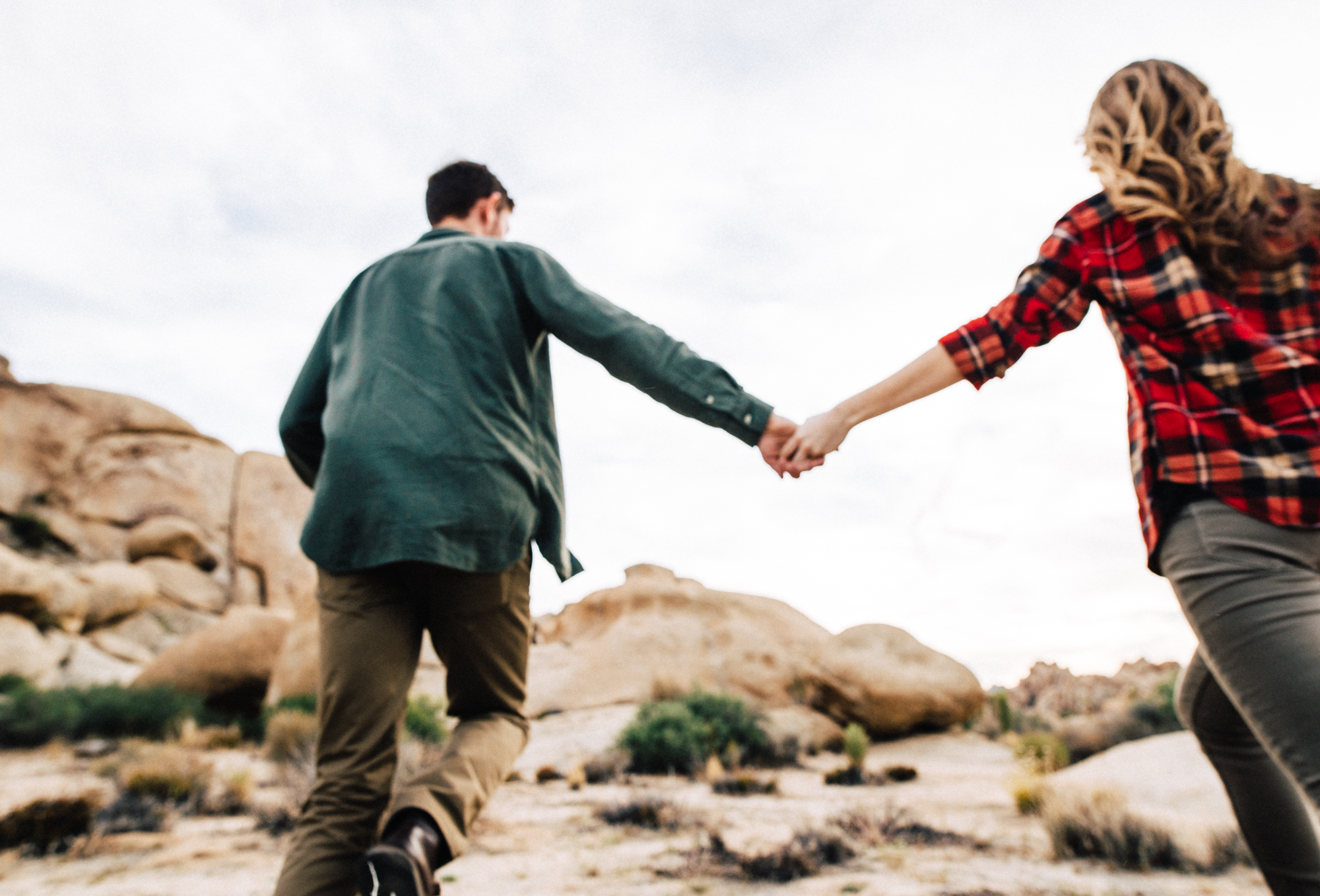 ©Isaiah & Taylor Photography - Destination Wedding Photographers - Joshua Tree, California Adventure Engagement-019.jpg