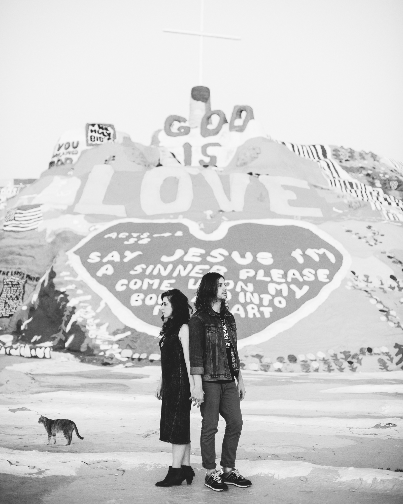 Isaiah & Taylor Photography - Los Angeles - Destination Wedding Photographers - Salvation Mountain, Indo California Desert Engagement-34.jpg