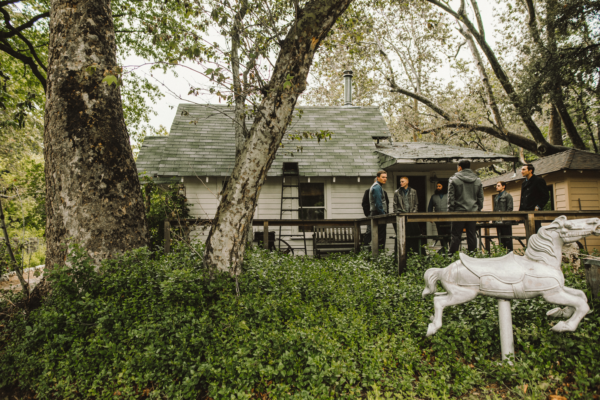 Isaiah & Taylor Photography - Los Angeles - Destination Wedding Photographers - Oak Glen Wilshire Ranch Foggy Forest Wedding-8.jpg