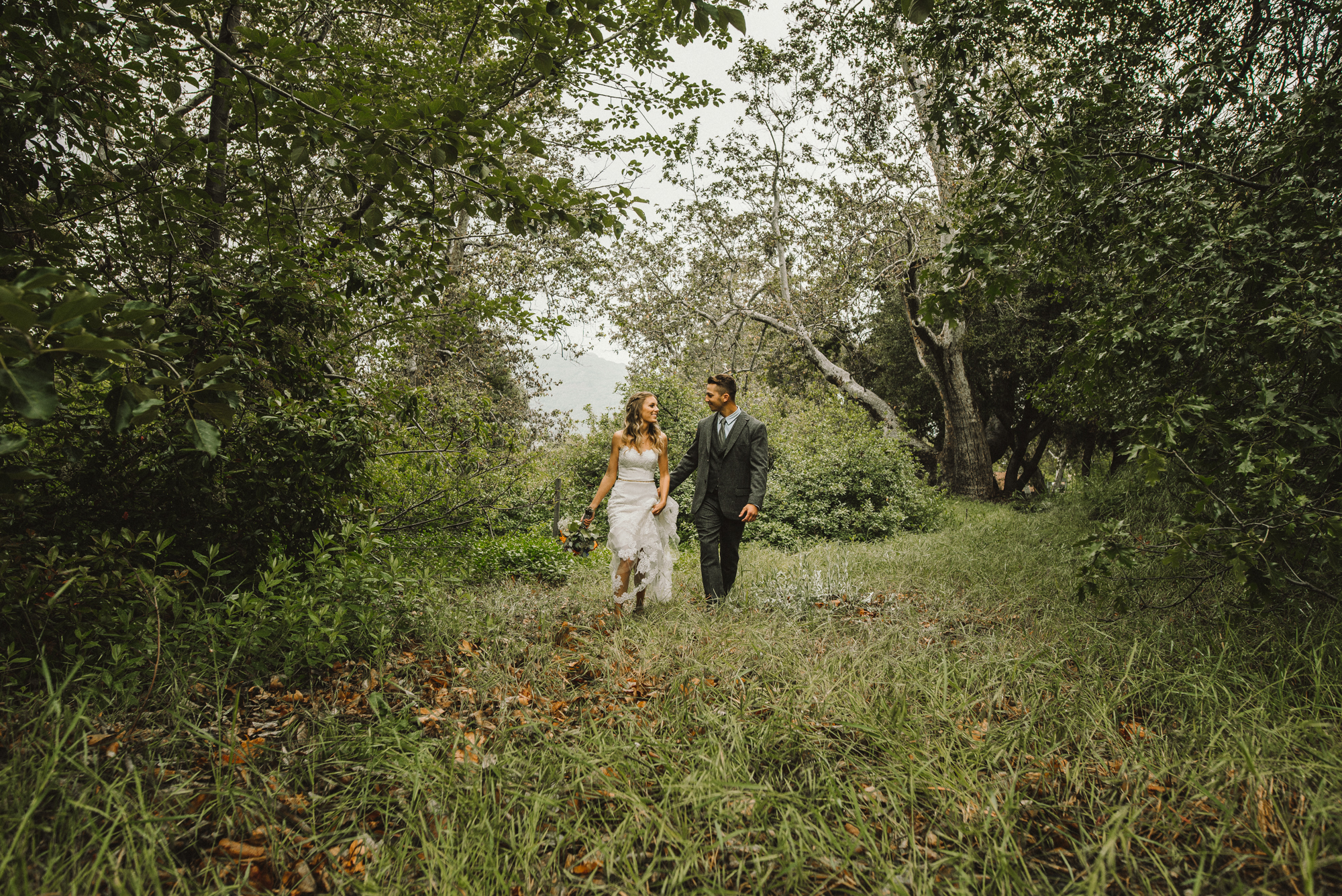 Isaiah & Taylor Photography - Los Angeles - Destination Wedding Photographers - Oak Glen Wilshire Ranch Foggy Forest Wedding-37.jpg